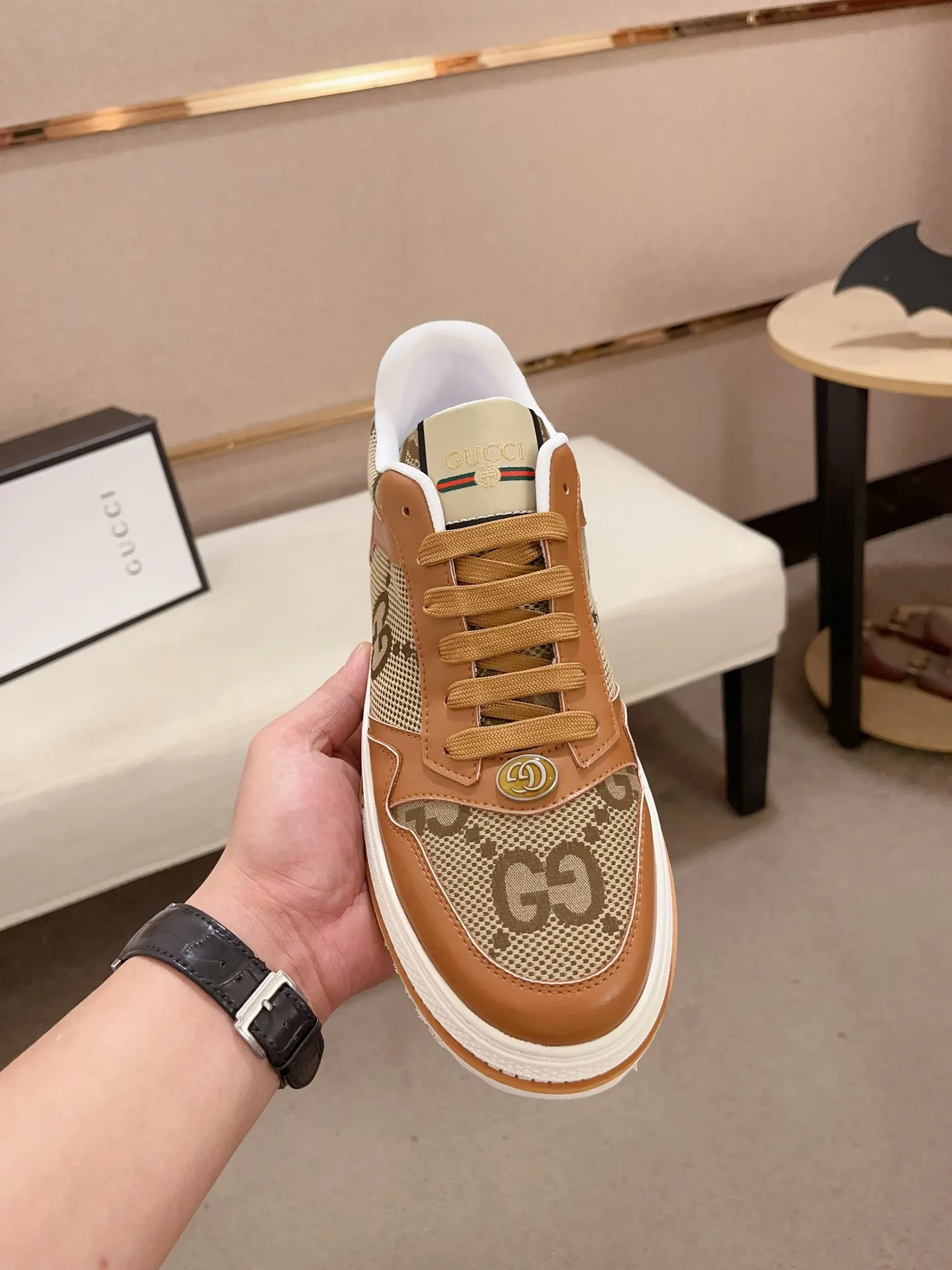 Men's shoes💰 420💰【gucci】Gucci men's latest series of casual shoes! The official website is built 1:1. The upper is made of imported high-quality cowhide, and the lining is made of high-quality sheepskin, which is soft and comfortable. Picky selection of materials and exquisite workmanship give you the best enjoyment. Number of yards: 38-44 yards. (Can be customized for 45 non-refundable)